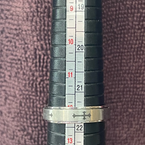 Silver Cross Spinning Ring - Picture 4 of 5